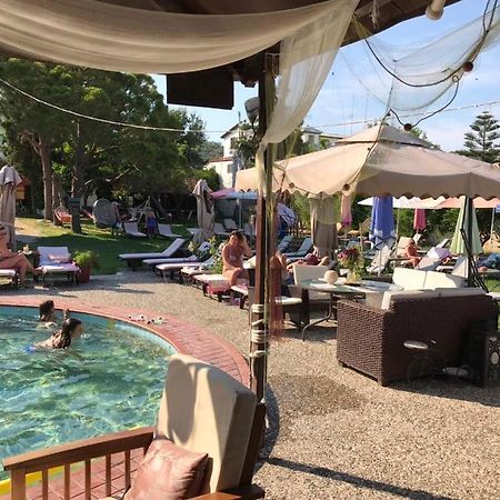 Oasis Aparthotel Skiathos Town Bagian luar foto