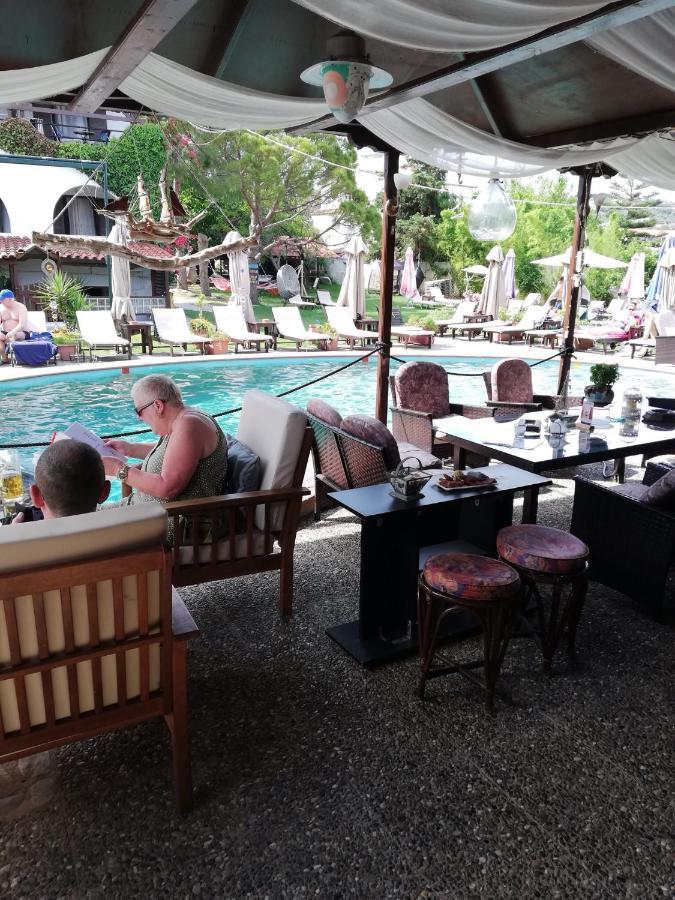 Oasis Aparthotel Skiathos Town Bagian luar foto