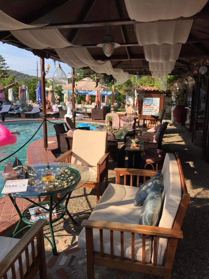 Oasis Aparthotel Skiathos Town Bagian luar foto