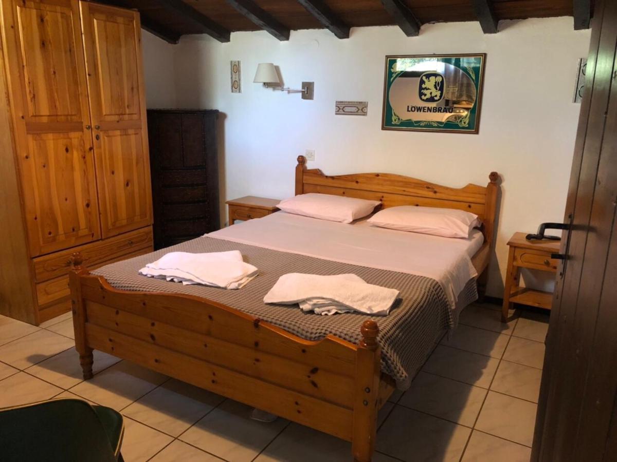 Oasis Aparthotel Skiathos Town Bagian luar foto