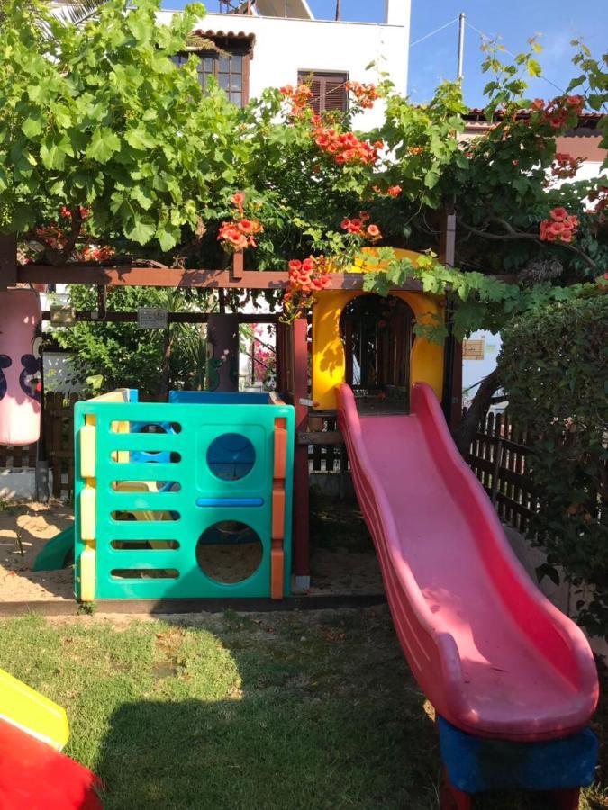 Oasis Aparthotel Skiathos Town Bagian luar foto