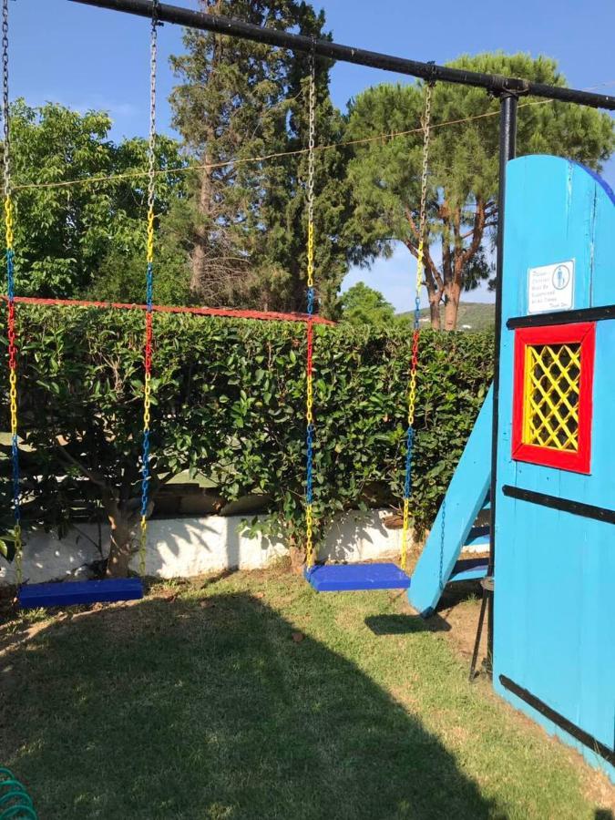 Oasis Aparthotel Skiathos Town Bagian luar foto